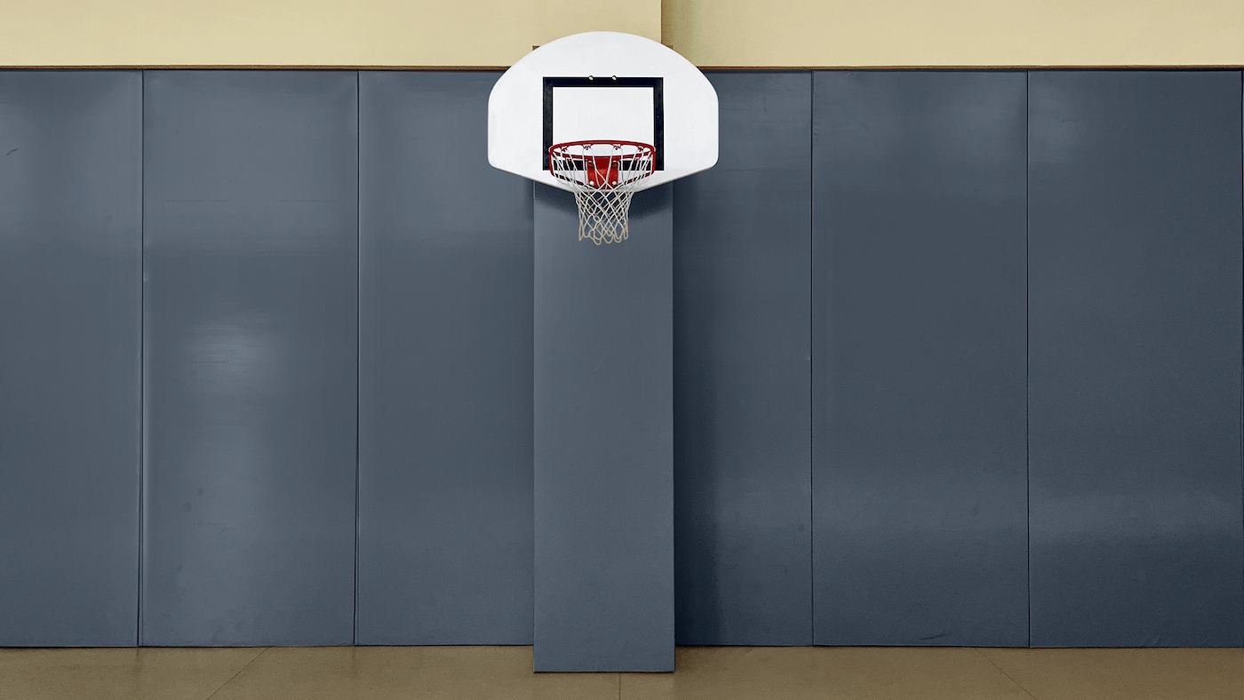 En sportshal med en effekt af opdelte vægge