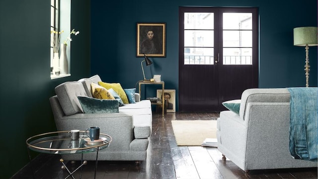 How To Use a Dark Colour Palette