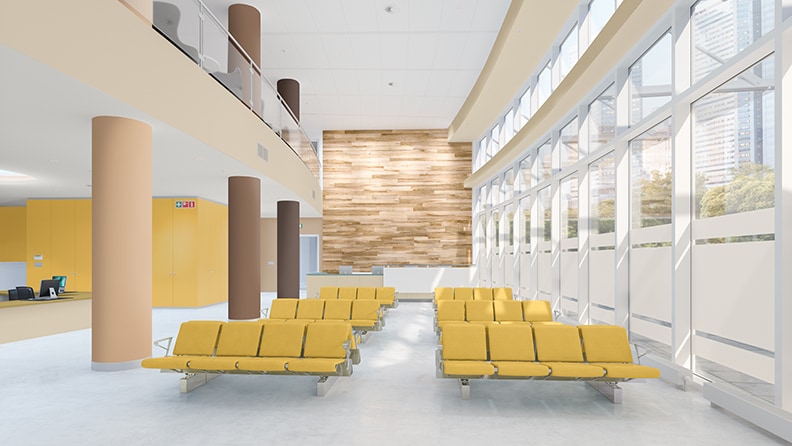 En moderne hospitalsbygning med gule siddepladser og en gulmalet væg