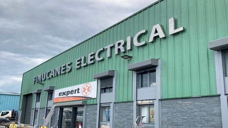 duluxtrade-expert-electrical-exterior-paint-side