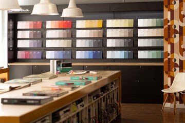 Mur de de couleur du concept AkzoNobel Color Studio en magasin