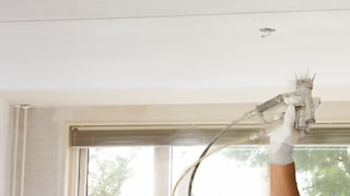 Seinte pihustiga värvimine