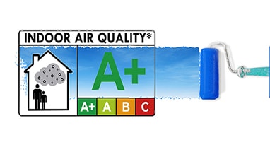 Logo van IAQ met vermelding van A+ en een verfrol die een streep blauwe lucht schildert