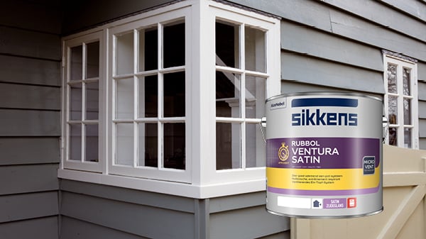 Innenraum mit Lackdose