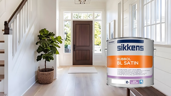 Wohnhaus Eingangsbereich mit Lackdose