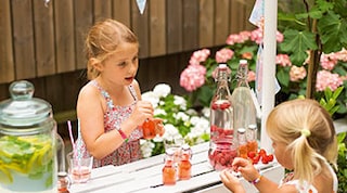 Male superenkel limonadestand