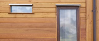 Kā atsvaidzināt koka fasādi