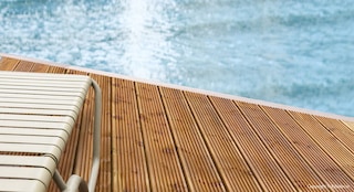 TERASES DĒĻI JĀKLĀJ AR GROPĒM UZ LEJU