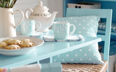 Upgecycelter Tisch und Stühle in einer Küche