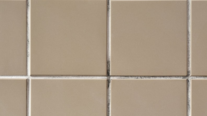 Schmutzige Fliesenfugen