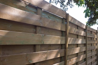 GARTENZAUN RICHTIG STREICHEN