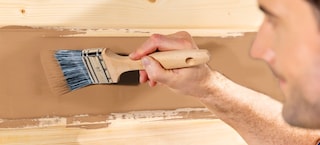 Holzfassade farbig streichen