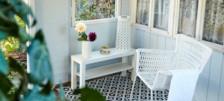 Consolan: Dunkles Holz hell streichen