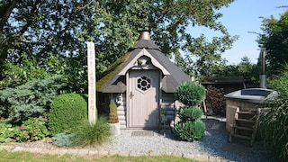 Grillhütte in cooler Silbergrau-Optik